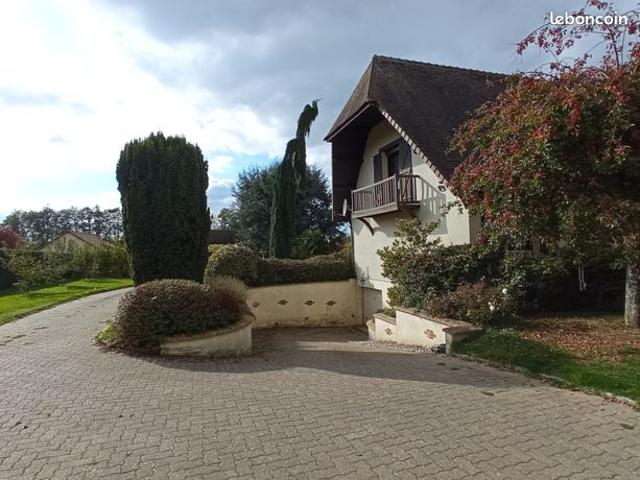 Maison 7 pièces 235 m²