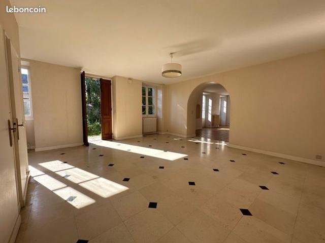 Maison 7 pièces 235 m²