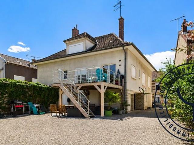 Maison 7 pièces 235 m²