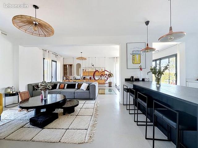Maison 7 pièces 235 m²