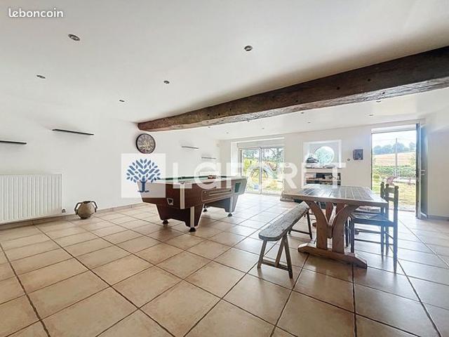 Maison 7 pièces 235 m²