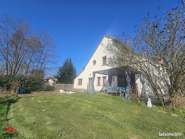 Maison 7 pièces 235 m²