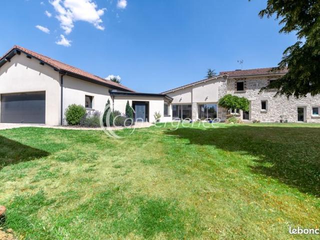Maison 7 pièces 235 m²