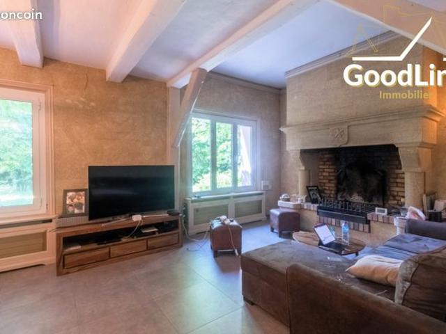 Maison 7 pièces 235 m²