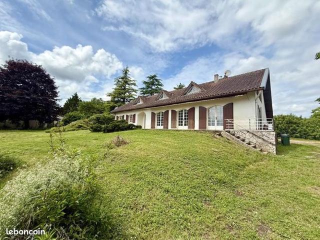 Maison 7 pièces 235 m²
