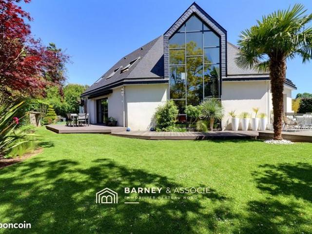 Maison 7 pièces 235 m²