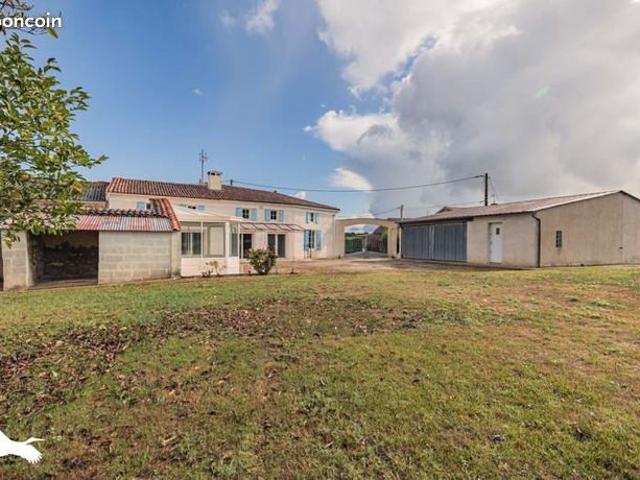 Maison 7 pièces 235 m²