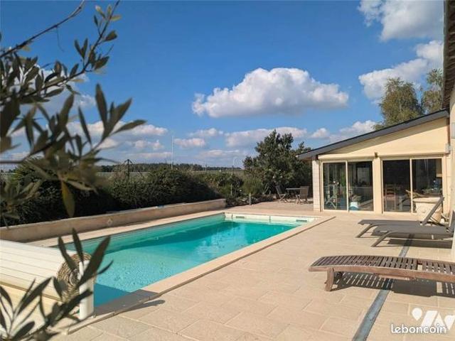 Maison 7 pièces 235 m²