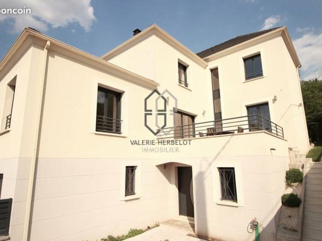 Maison 7 pièces 235 m²