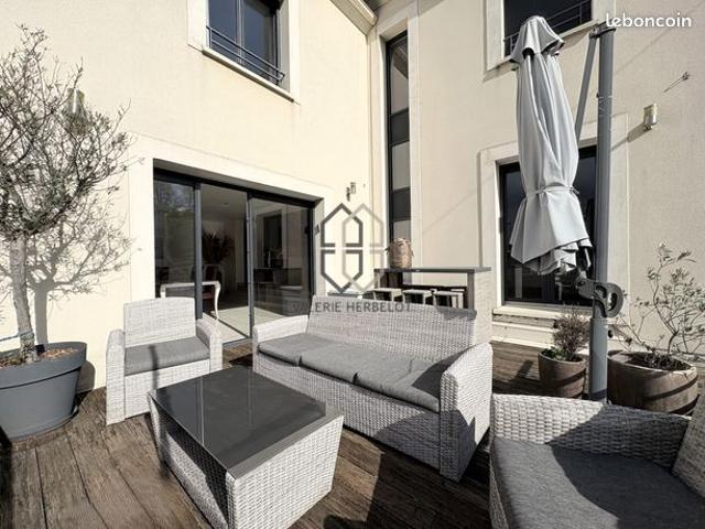 Maison 7 pièces 235 m²