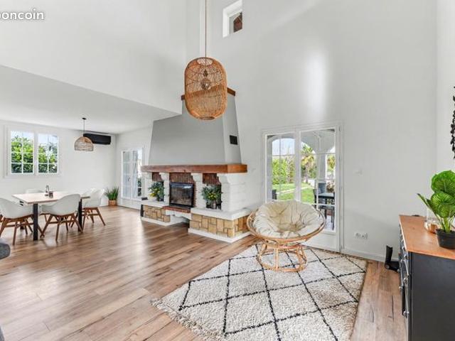 Maison 7 pièces 235 m²