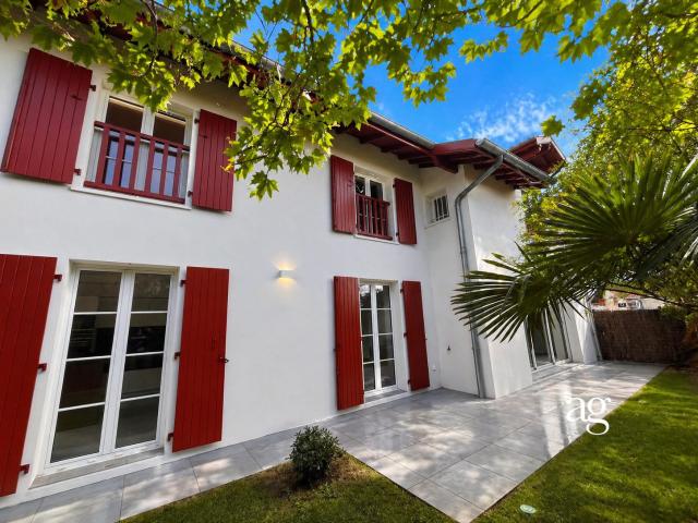 Maison 7 pièces 235 m²