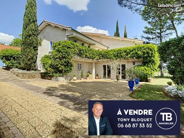 Maison 7 pièces 235 m²