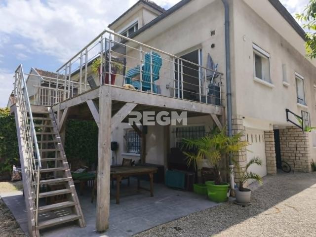 Maison 7 pièces 235 m²
