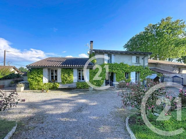 Maison 7 pièces 235 m²