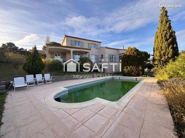 Maison 7 pièces 235 m²