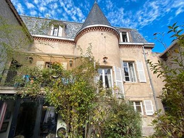 Maison 7 pièces 235 m²
