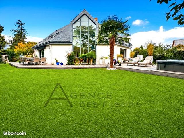 Maison 7 pièces 235 m²