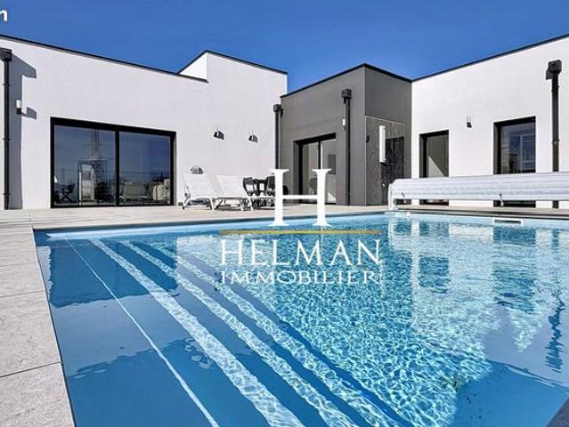 Maison 7 pièces 235 m²