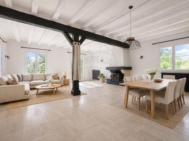 Maison 7 pièces 235 m²