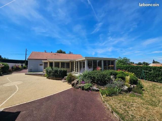Maison 7 pièces 235 m²