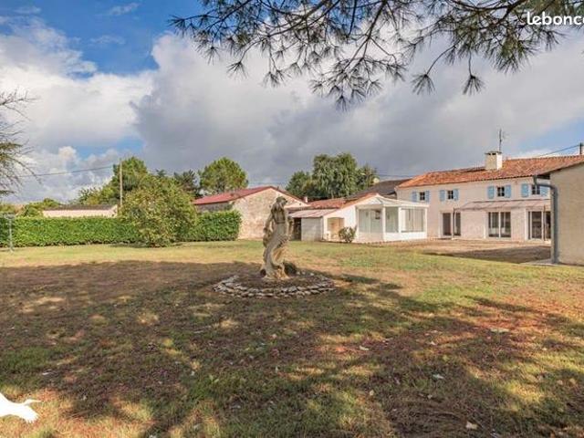 Maison 7 pièces 235 m²