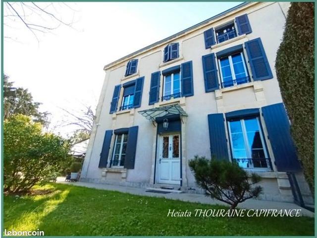 Maison 7 pièces 236 m²