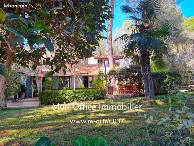 Maison 7 pièces 236 m²