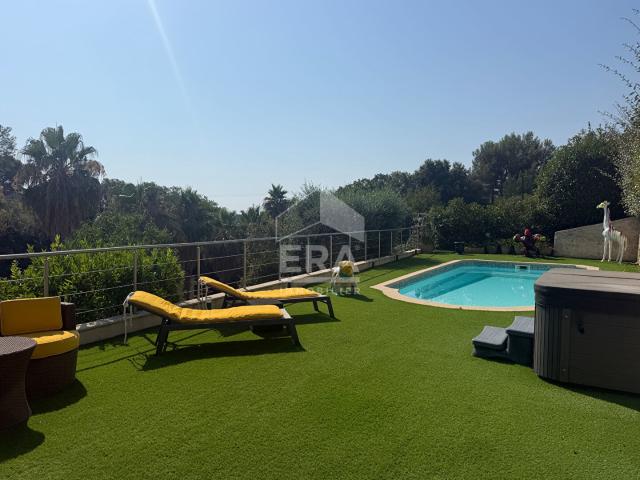 Maison 7 pièces 236 m²