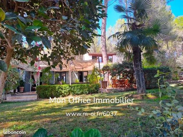 Maison 7 pièces 236 m²