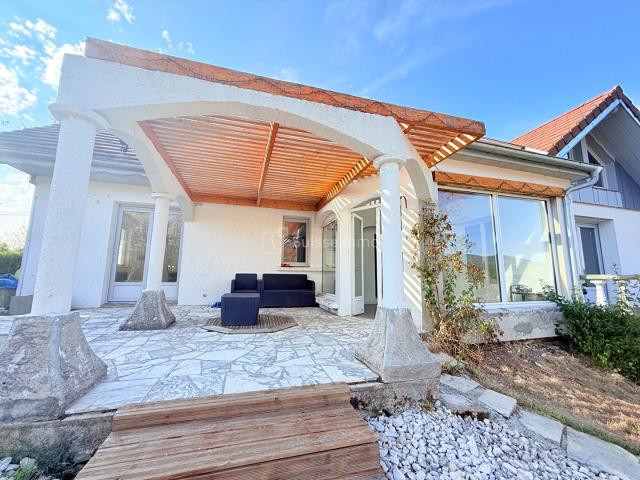 Maison 7 pièces 236 m²