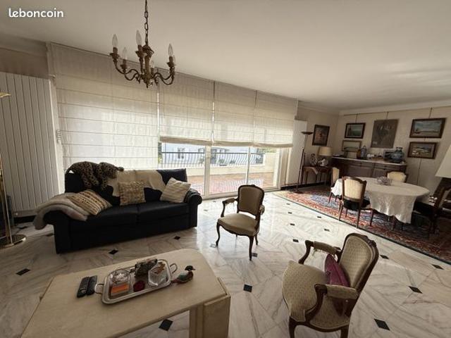 Maison 7 pièces 236 m²
