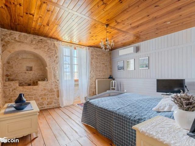 Maison 7 pièces 236 m²