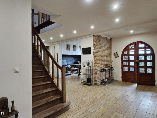 Maison 7 pièces 236 m²