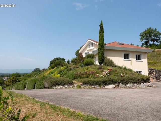 Maison 7 pièces 236 m²