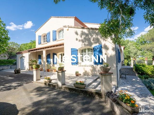 Maison 7 pièces 236 m²