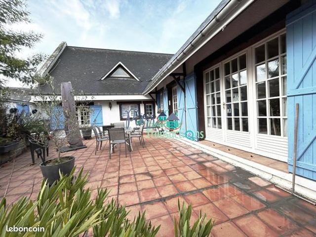 Maison 7 pièces 236 m²
