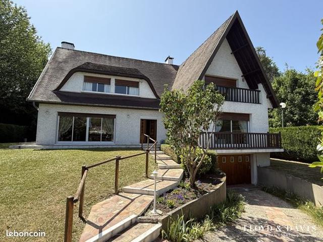 Maison 7 pièces 236 m²