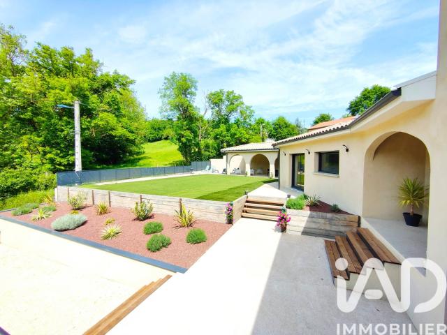 Maison 7 pièces 236 m²