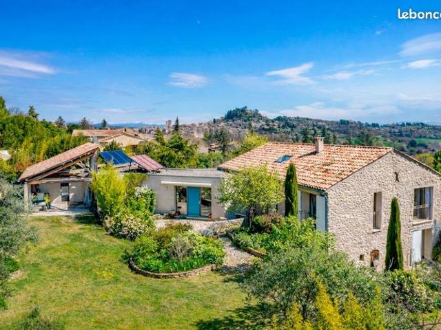 Maison 7 pièces 236 m²