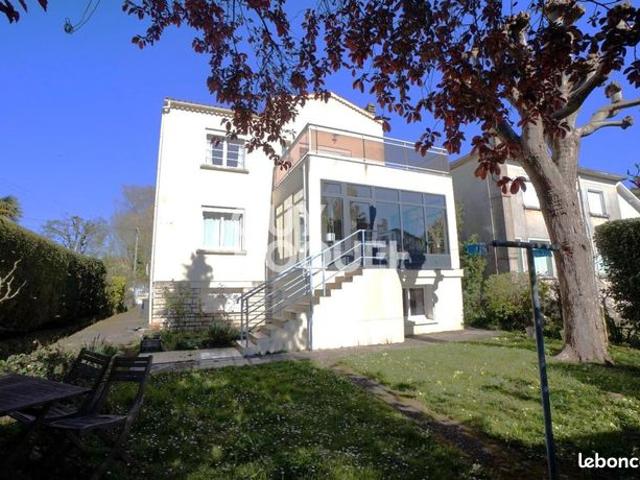 Maison 7 pièces 237 m²