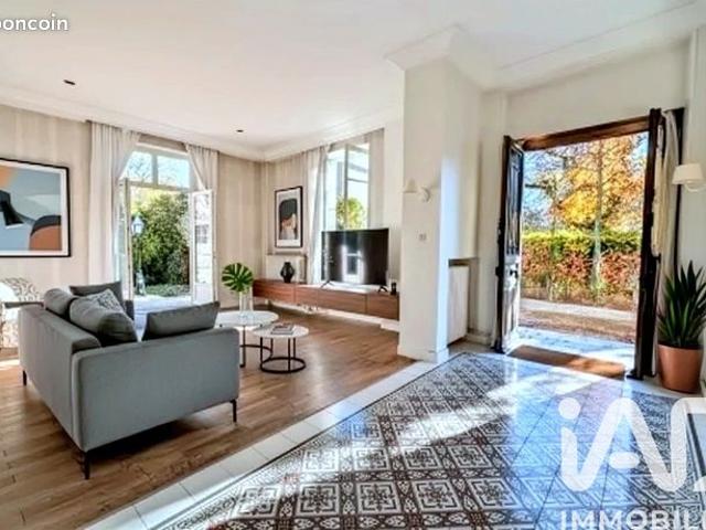 Maison 7 pièces 237 m²