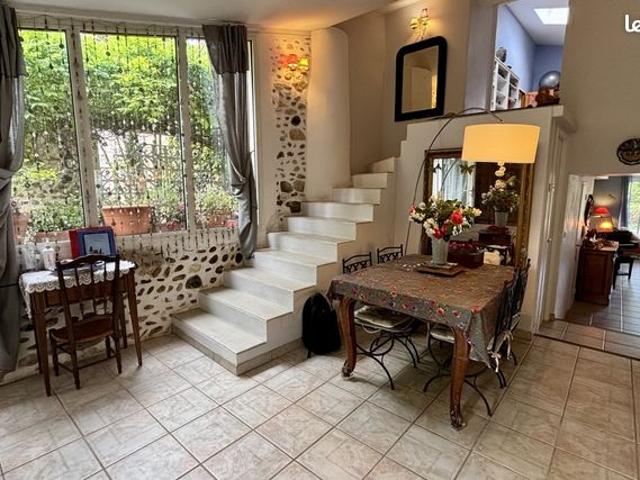 Maison 7 pièces 237 m²