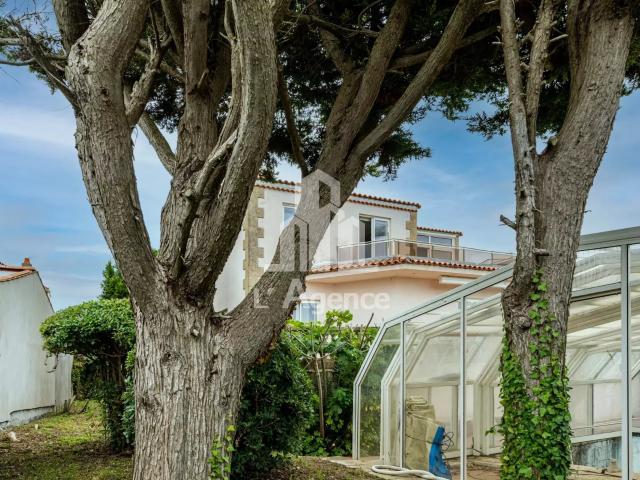 Maison 7 pièces 237 m²