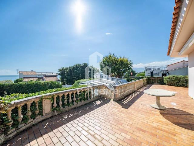 Maison 7 pièces 237 m²