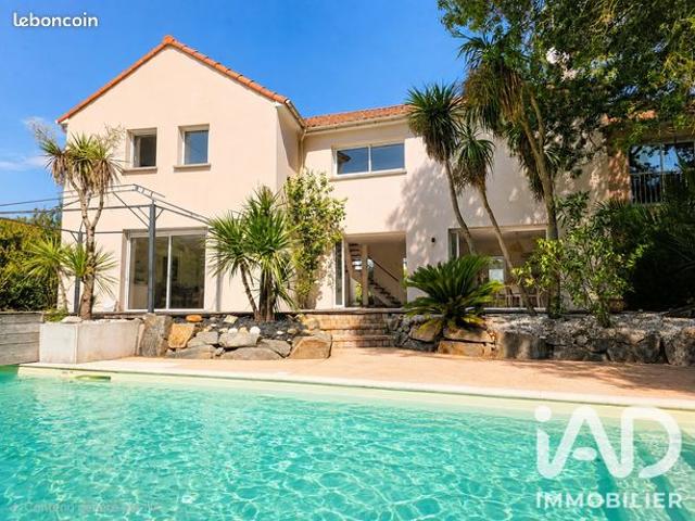 Maison 7 pièces 237 m²