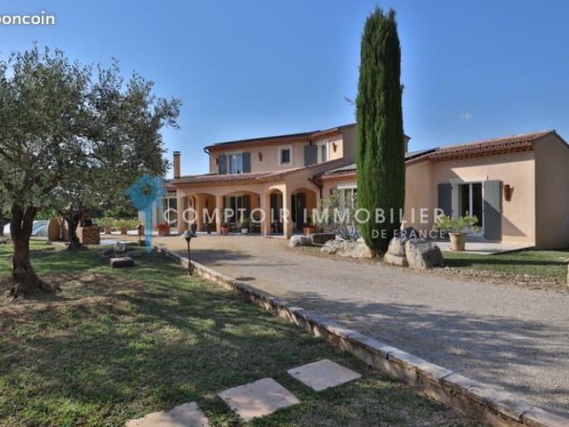 Maison 7 pièces 237 m²