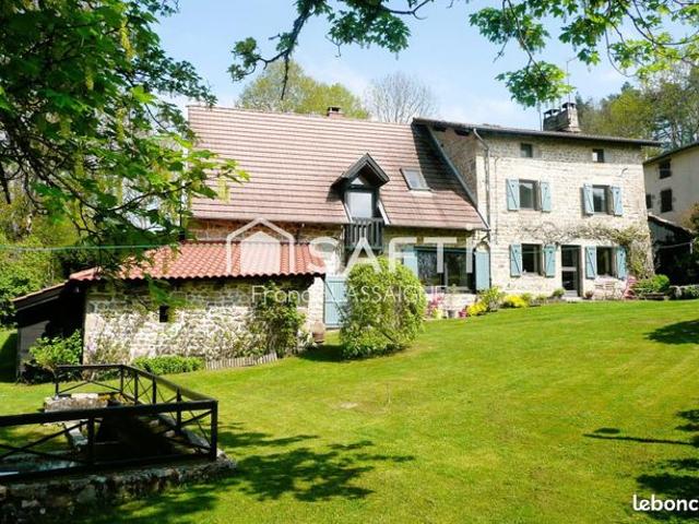 Maison 7 pièces 237 m²