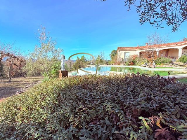 Maison 7 pièces 238 m²
