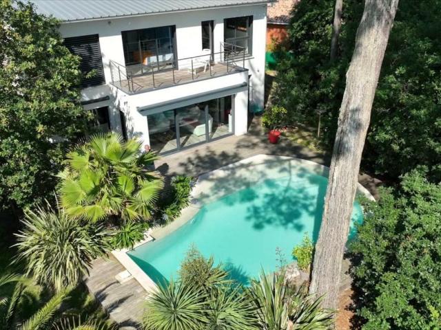 Maison 7 pièces 238 m²